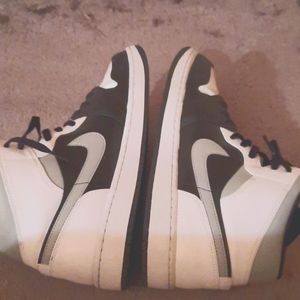 Air Jordan 1 Mid White Shadows